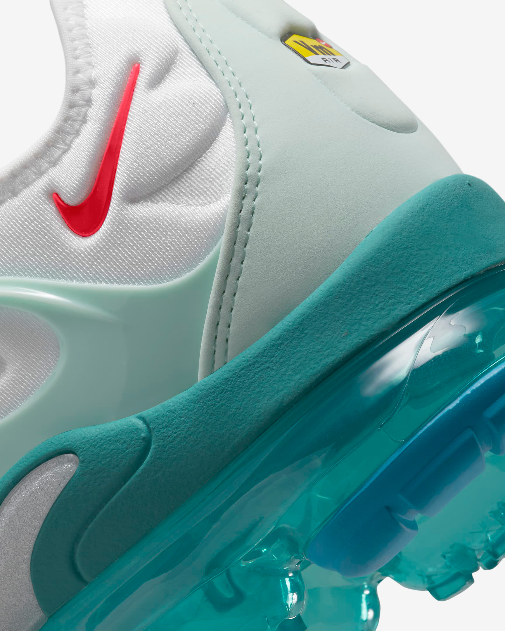 nike-air-vapormax-plus-white-mint-foam-washed-teal-siren-red-7