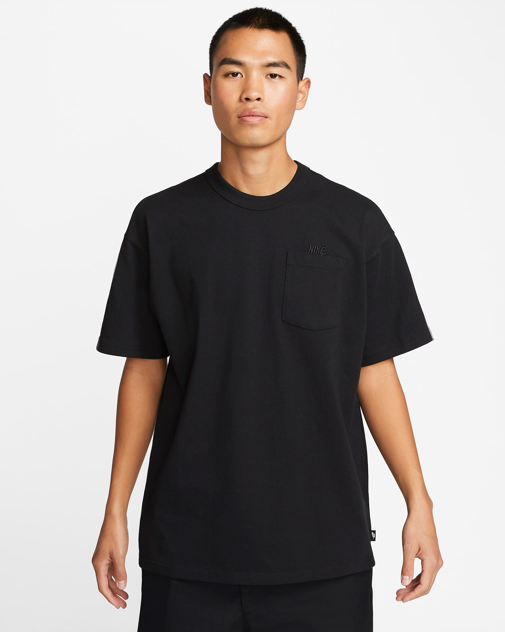 nike-sportswear-premium-essentials-pocket-shirt-black