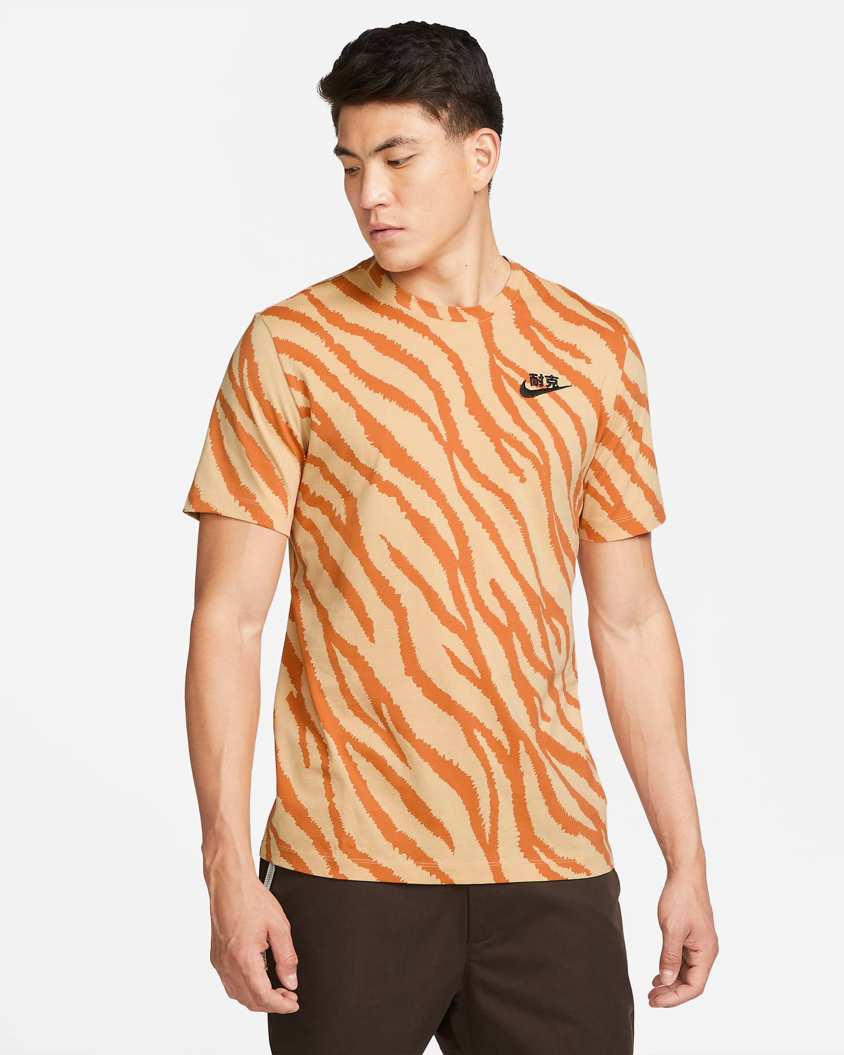 nike-sportswear-tiger-stripes-t-shirt-sesame-1
