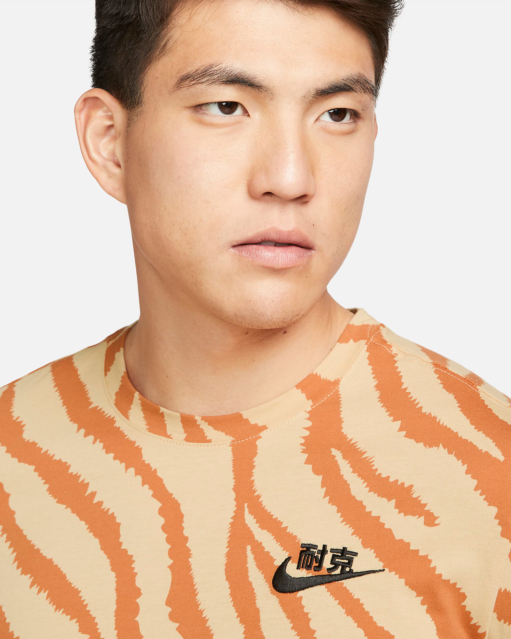 nike-sportswear-tiger-stripes-t-shirt-sesame-2