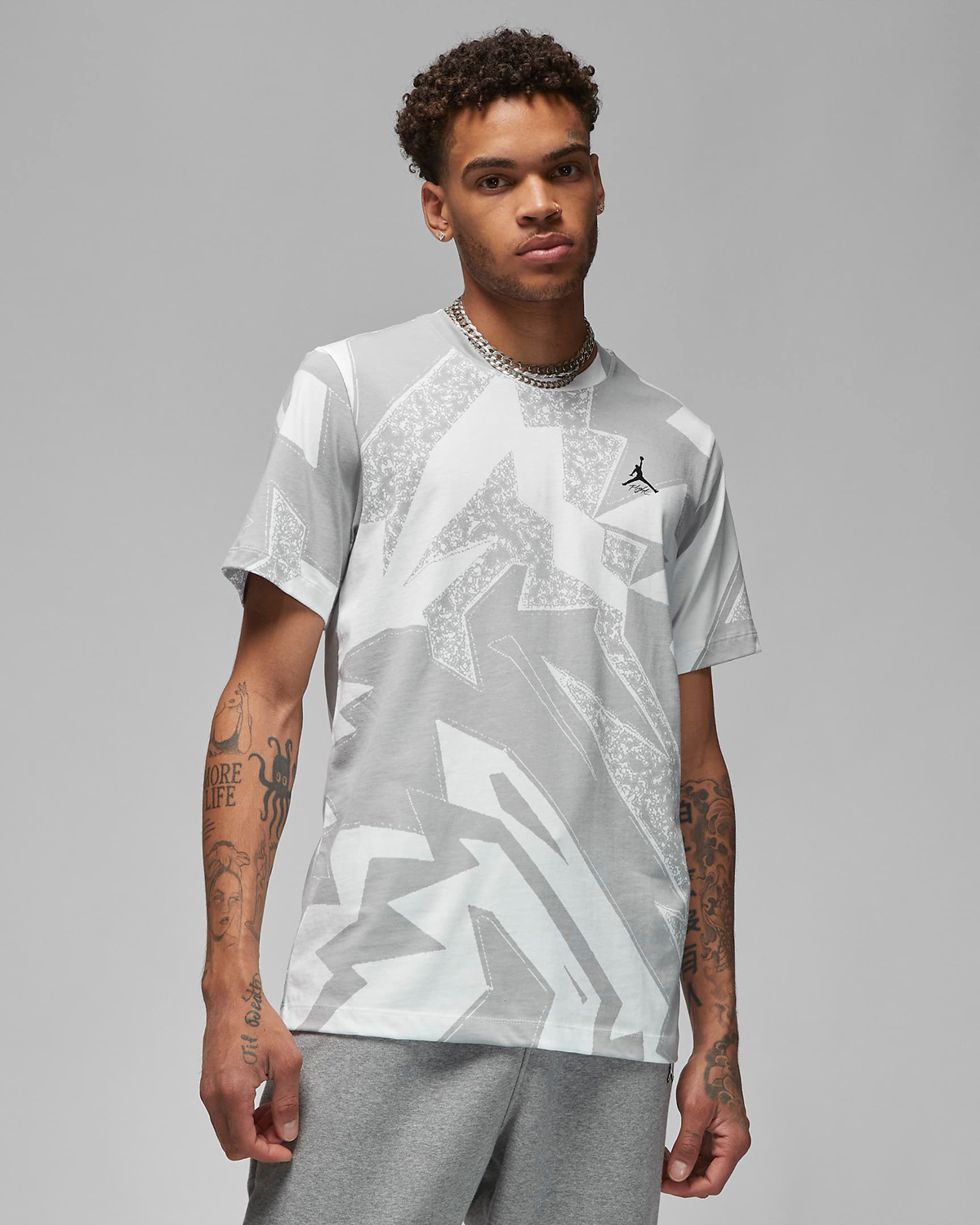 jordan-essential-printed-t-shirt-stealth-grey-white-1