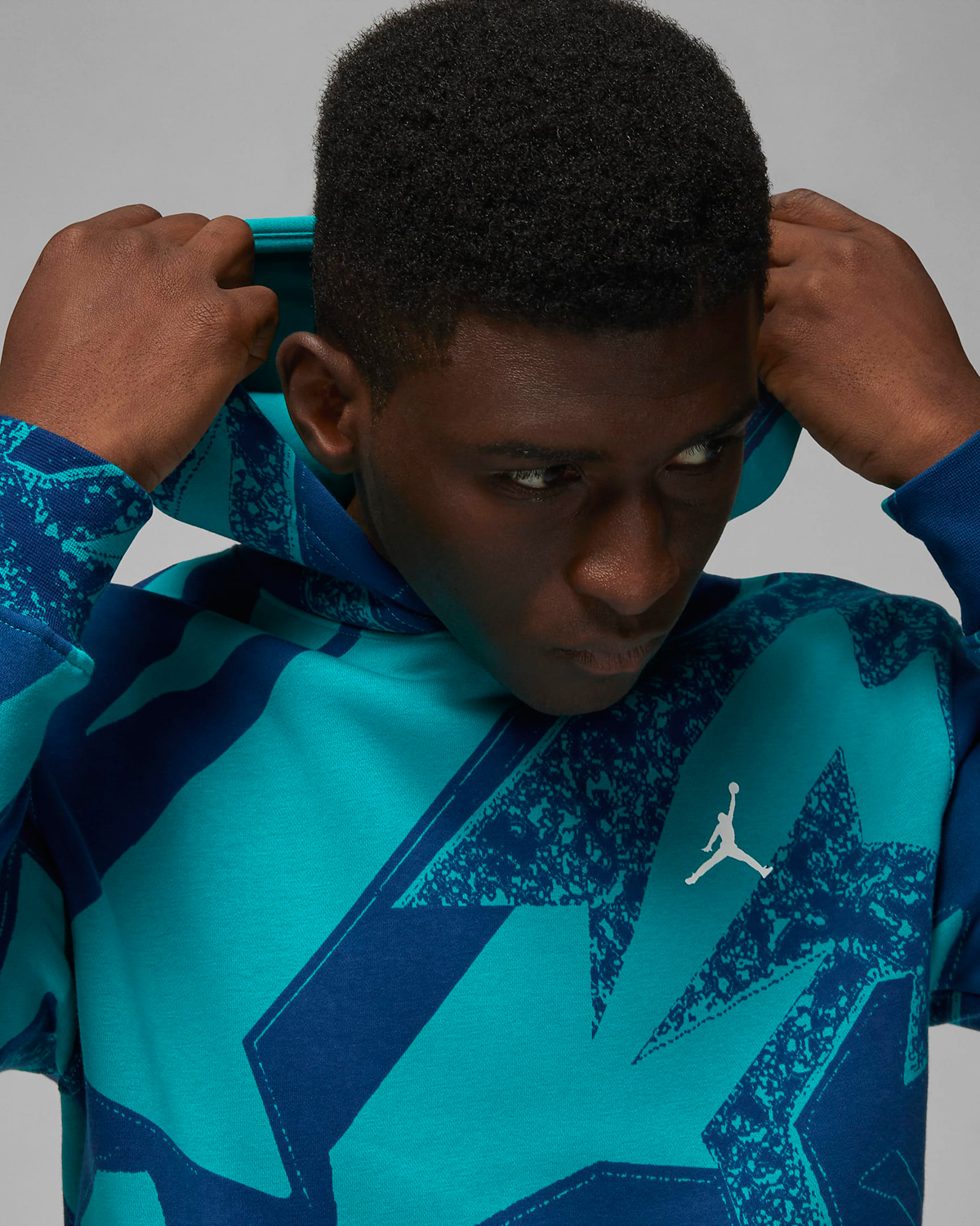 jordan-essentials-printed-hoodie-new-emerald-french-blue-3