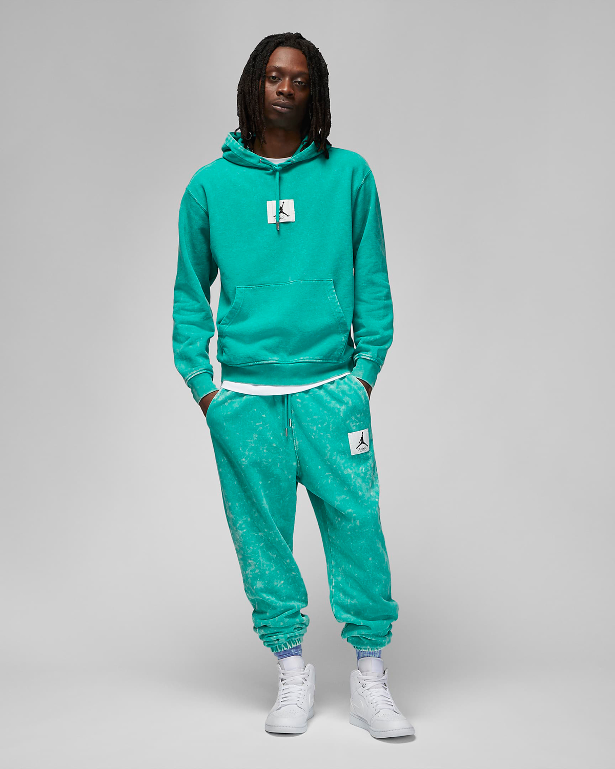jordan-new-emerald-hoodie-pants-outfit
