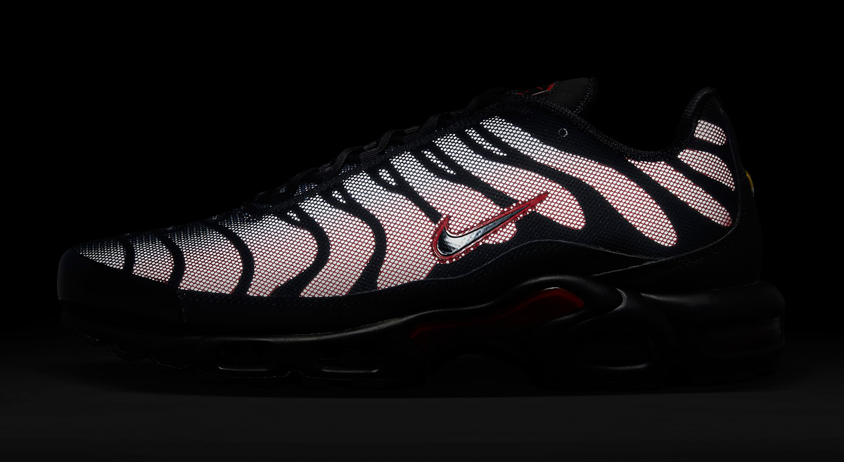nike-air-max-plus-bred-university-red-black-release-date-11