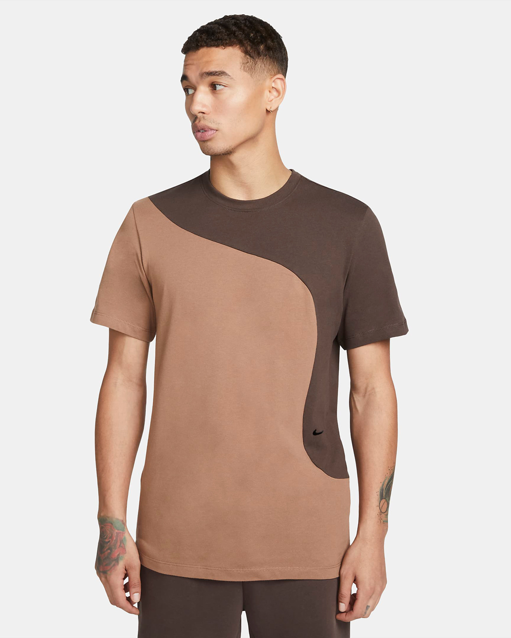 nike-sportswear-color-clash-t-shirt-archaeo-brown-baroque-brown-1