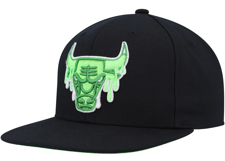 Air-Jordan-1-Low-Electric-Green-Bulls-Hat