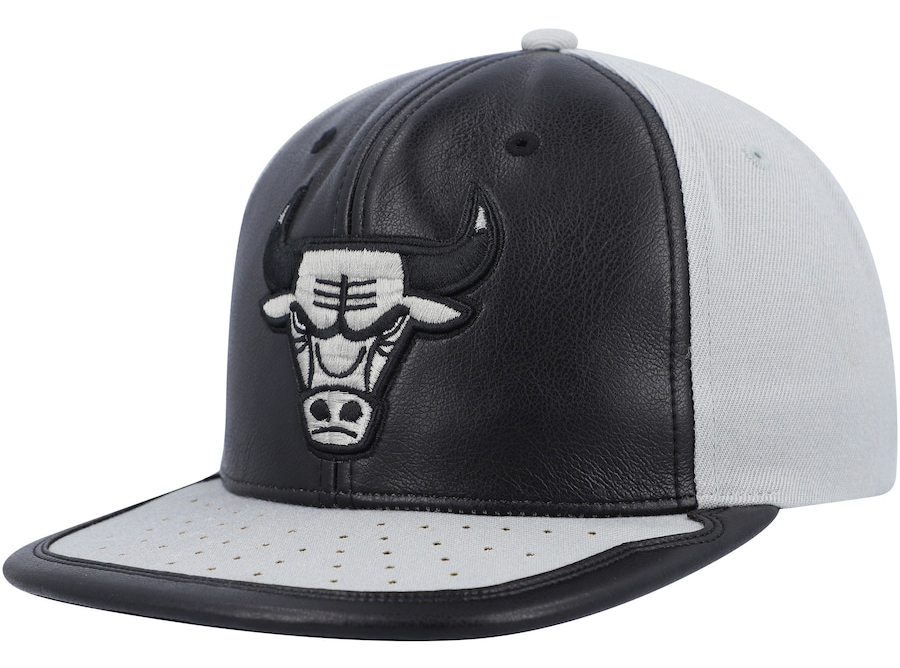 Air-Jordan-6-Black-Chrome-Metallic-Silver-Bulls-Hat