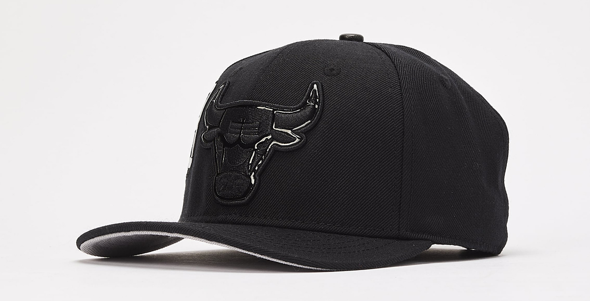 Chicago-Bulls-Pro-Standard-All-Black-Hat-1