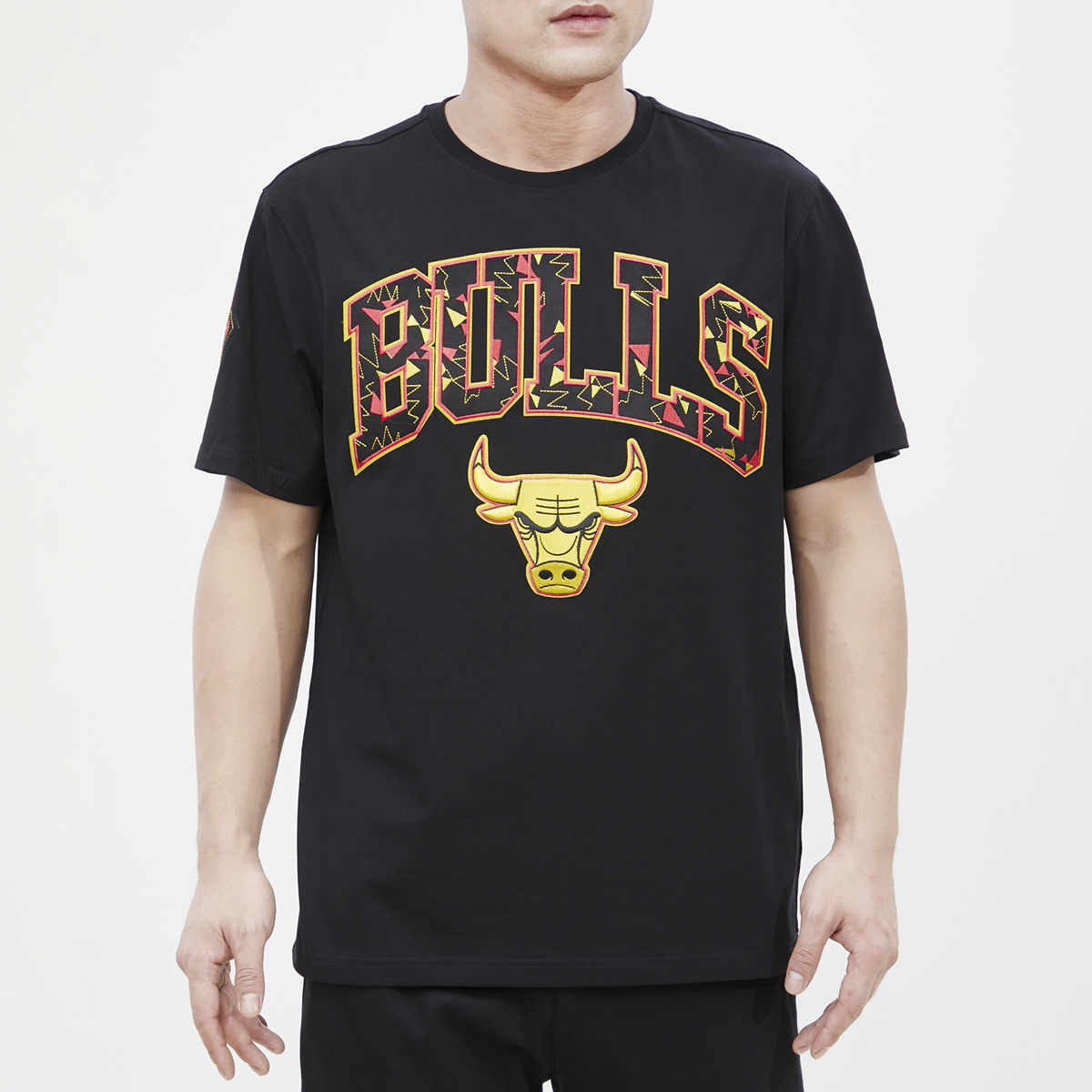 Chicago-Bulls-Pro-Standard-Black-Taxi-T-Shirt-1
