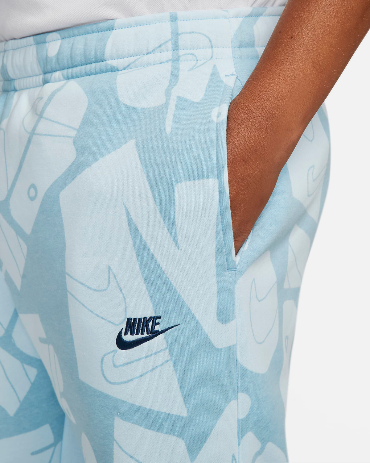Nike-Club-Fleece-Printed-Joggers-Leche-Blue-2
