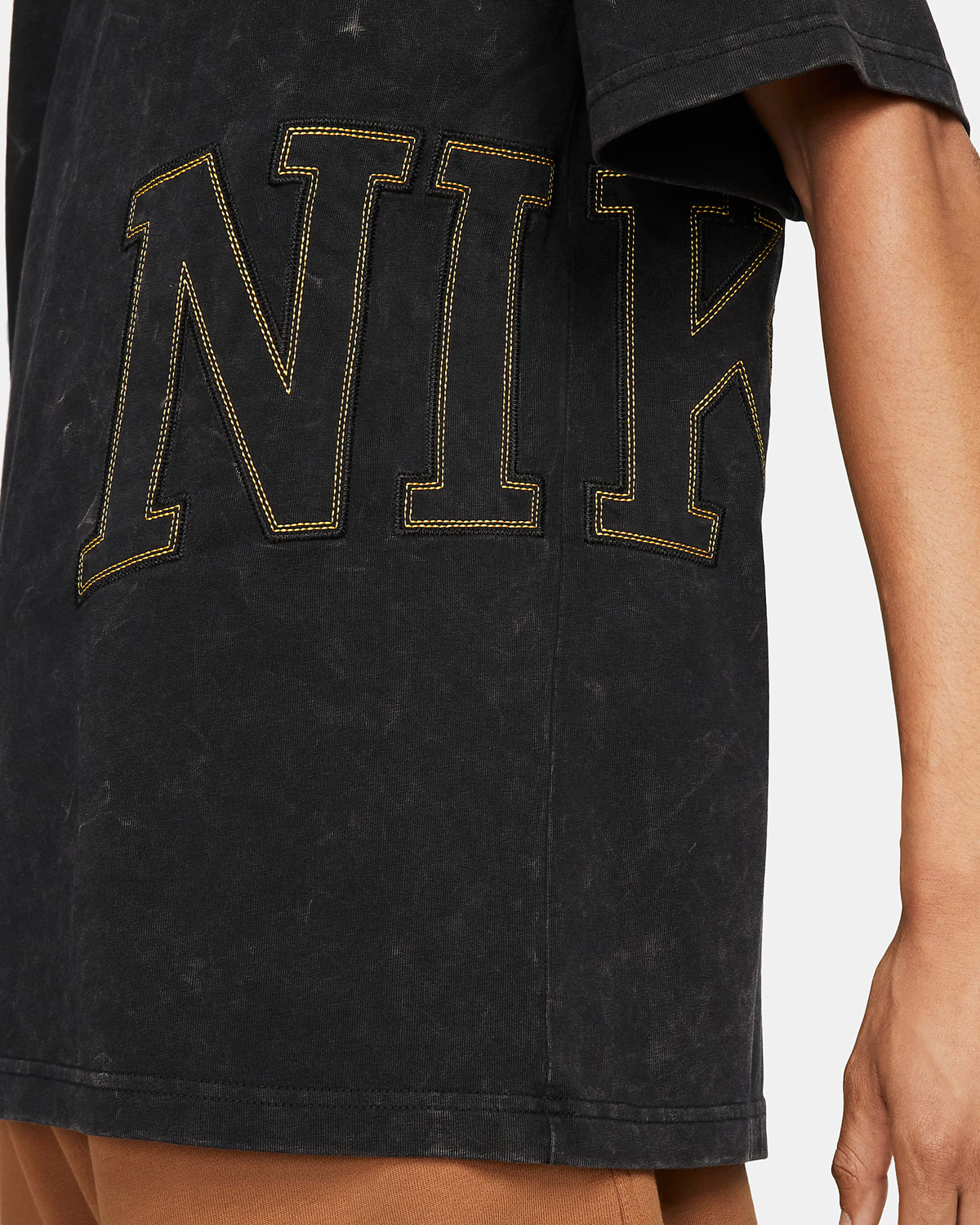 Nike-Fadeaway-T-Shirt-Black-University-Gold-3