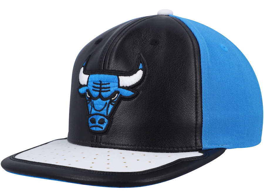Chicago-Bulls-Mitchell-Ness-Day-One-Snapback-Hat-Black-White-Blue