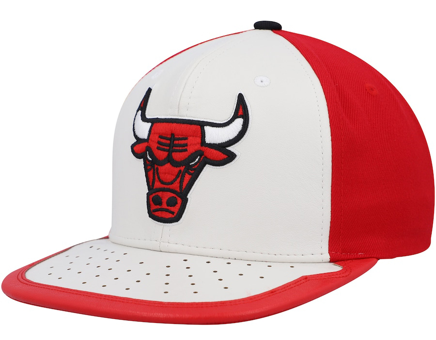 Chicago-Bulls-Mitchell-Ness-White-Red-Day-One-Snapback-Hat