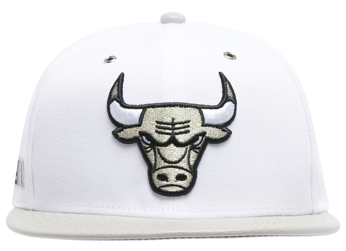 New-Era-Bulls-White-Grey-Jordan-Retro-Snapback-Hat-3