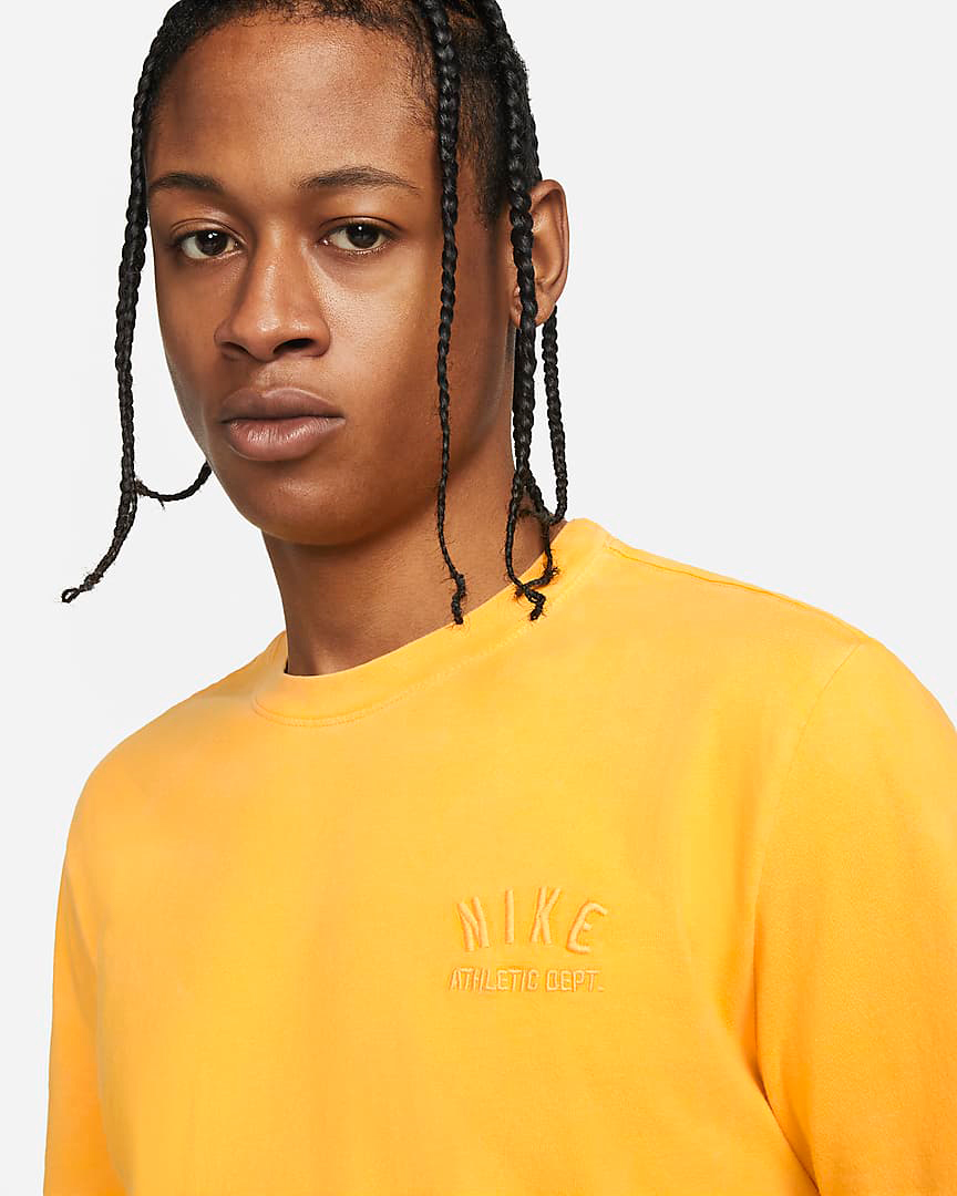 Nike-Sportswear-T-Shirt-University-Gold-2