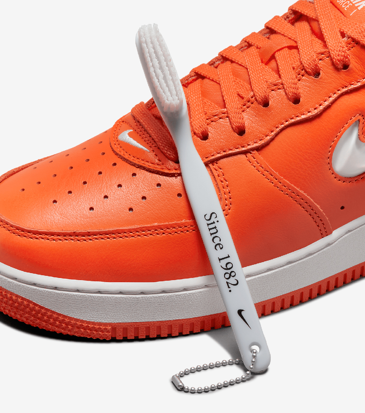 Nike-Air-Force-1-Low-Safety-Orange-9