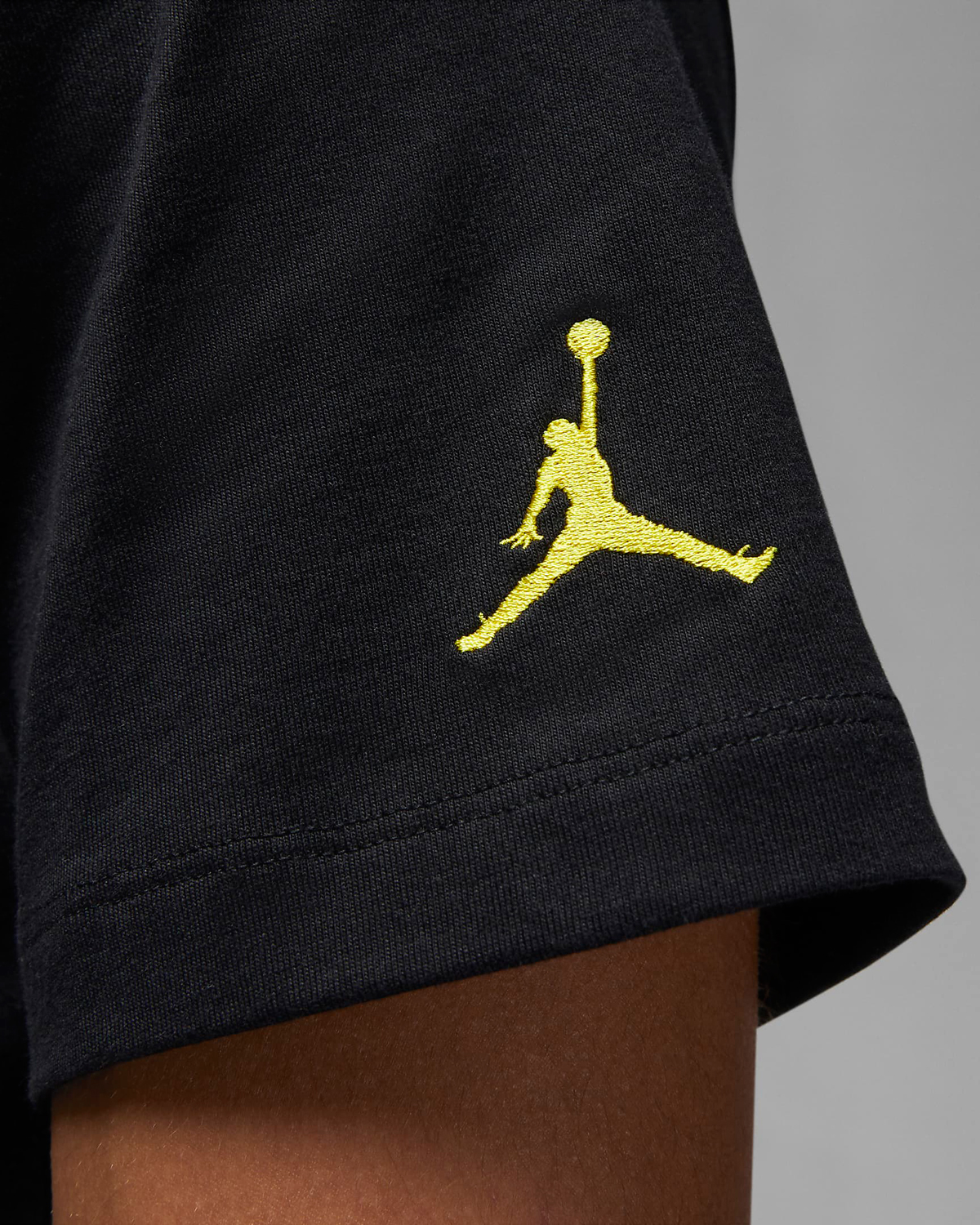 Jordan-Air-T-Shirt-Black-Tour-Yellow-4
