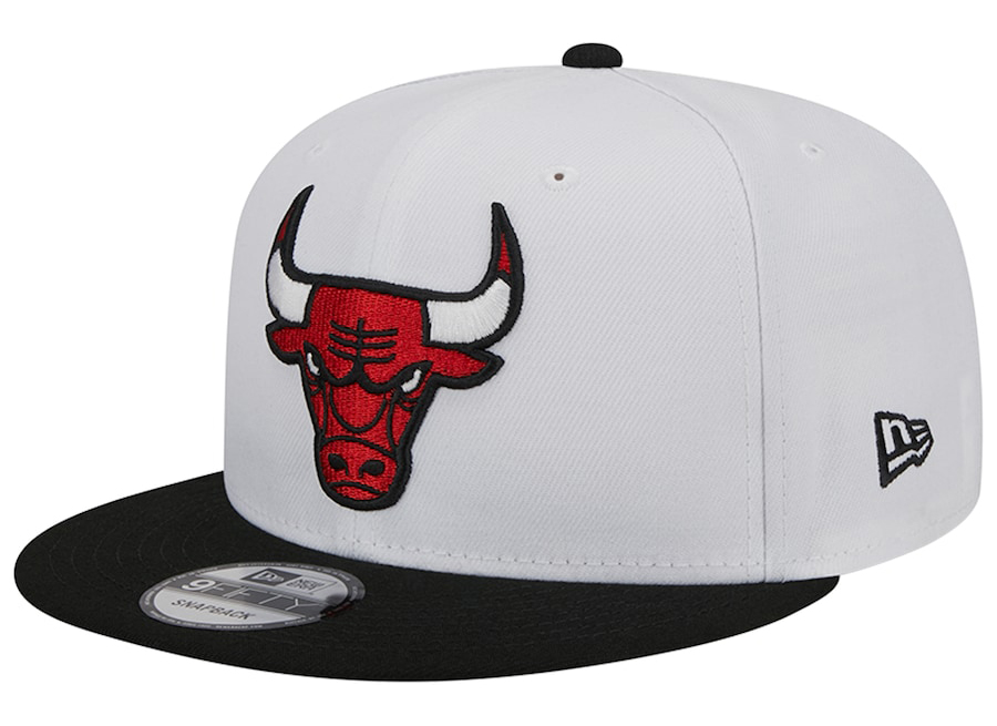 New-Era-Chicago-Bulls-Team-Mascot-Undervisor-Snapback-Hat-White-Black-Red-1
