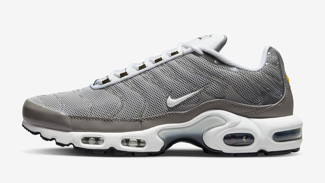 Nike-Air-Max-Plus-Flat-Pewter-Matching-Outfits