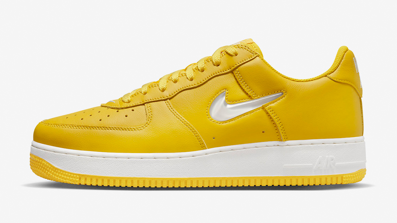 Nike MID Air Force 1 Low Yellow Jewel Sneaker Outfits