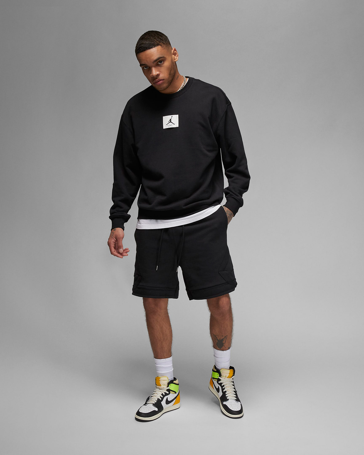 Jordan-Essentials-Fleece-Crewneck-Sweatshirt-Black-Outfit