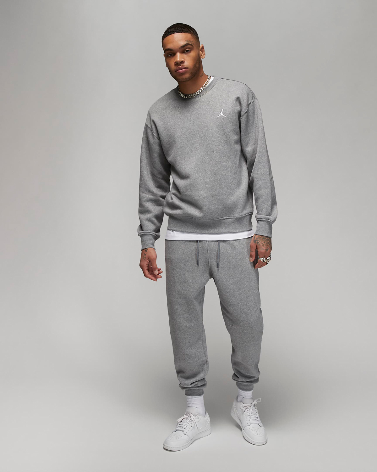 Jordan-Essentials-Fleece-Crewneck-Sweatshirt-Grey-Carbon-Heather-Outfit