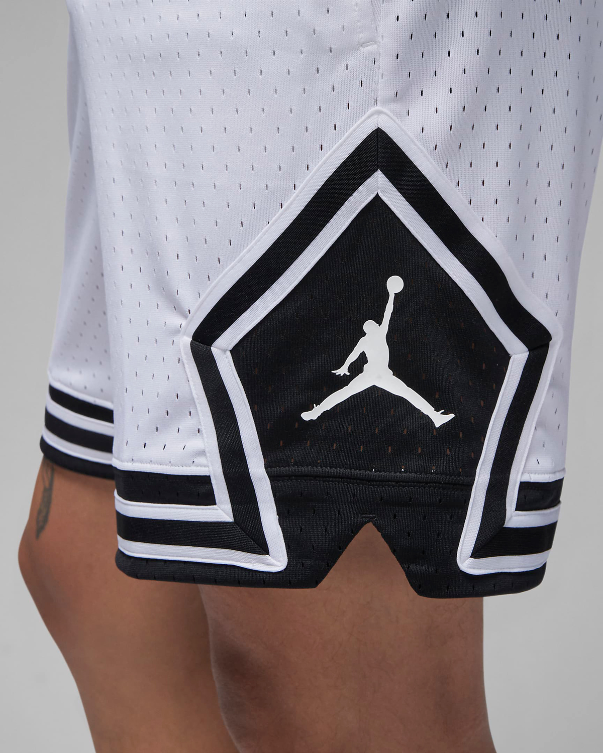 Jordan-Mesh-Diamond-Shorts-White-Black-2
