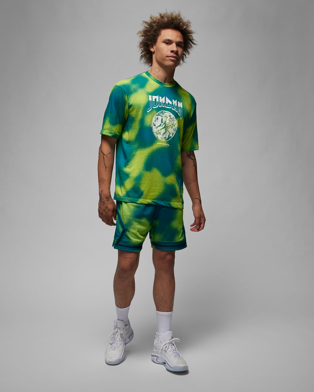 Jordan-Sport-Graphic-T-Shirt-Mardi-Gras-Pine-Green