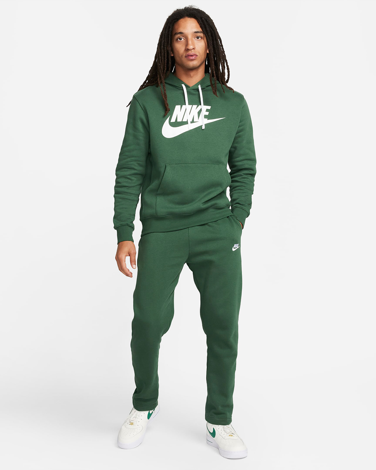 Nike Sportswear Club Fleece Pants Fir Green Outfit