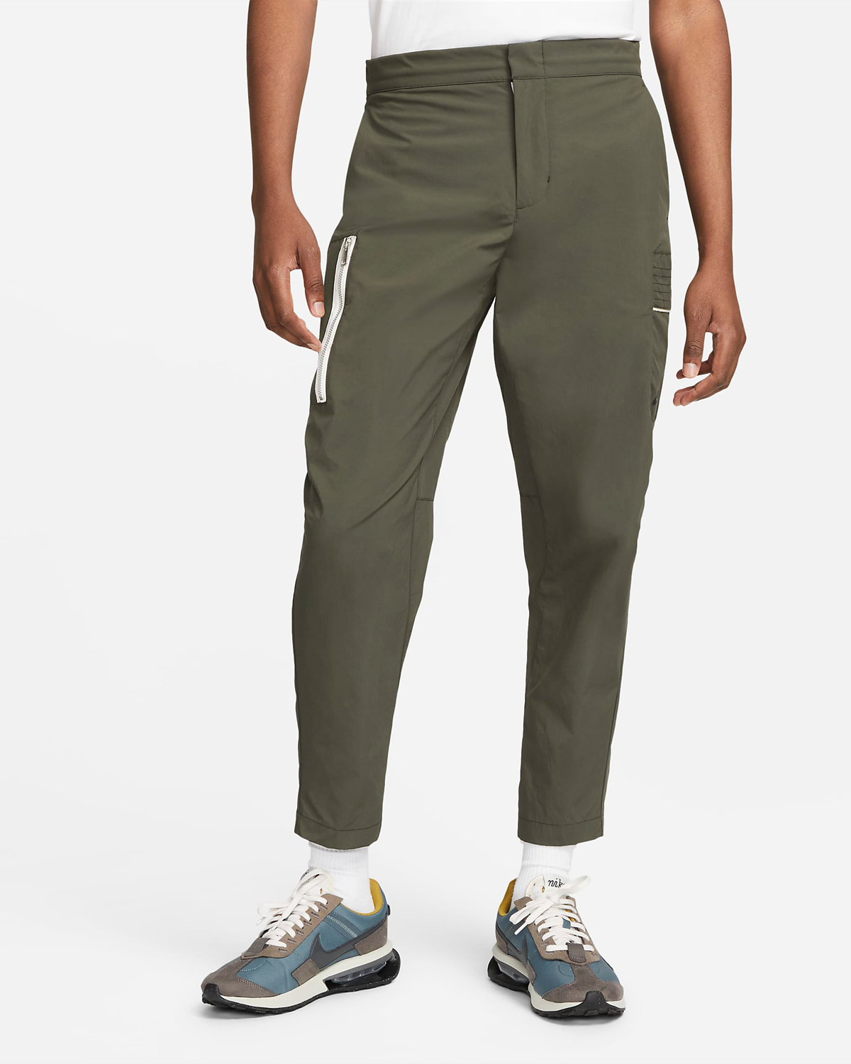 Nike-Sportswear-Essentials-Utility-Pants-Sequoia-1