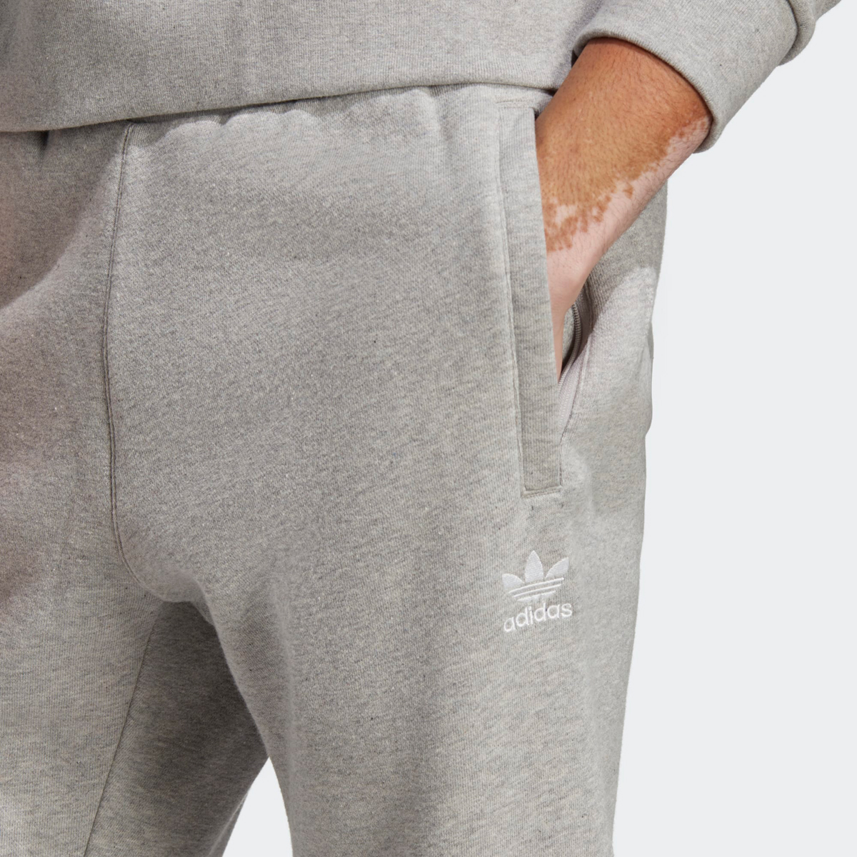 adidas-Trefoil-Essentials-Pants-Grey-1