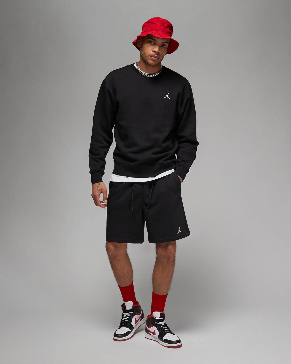 Jordan-Essentials-Sweatshirt-Black-White-1
