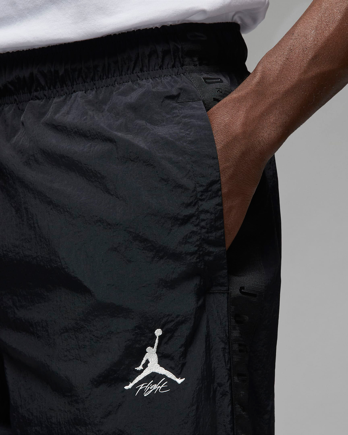 Jordan-Essentials-Warmup-Pants-Black-2