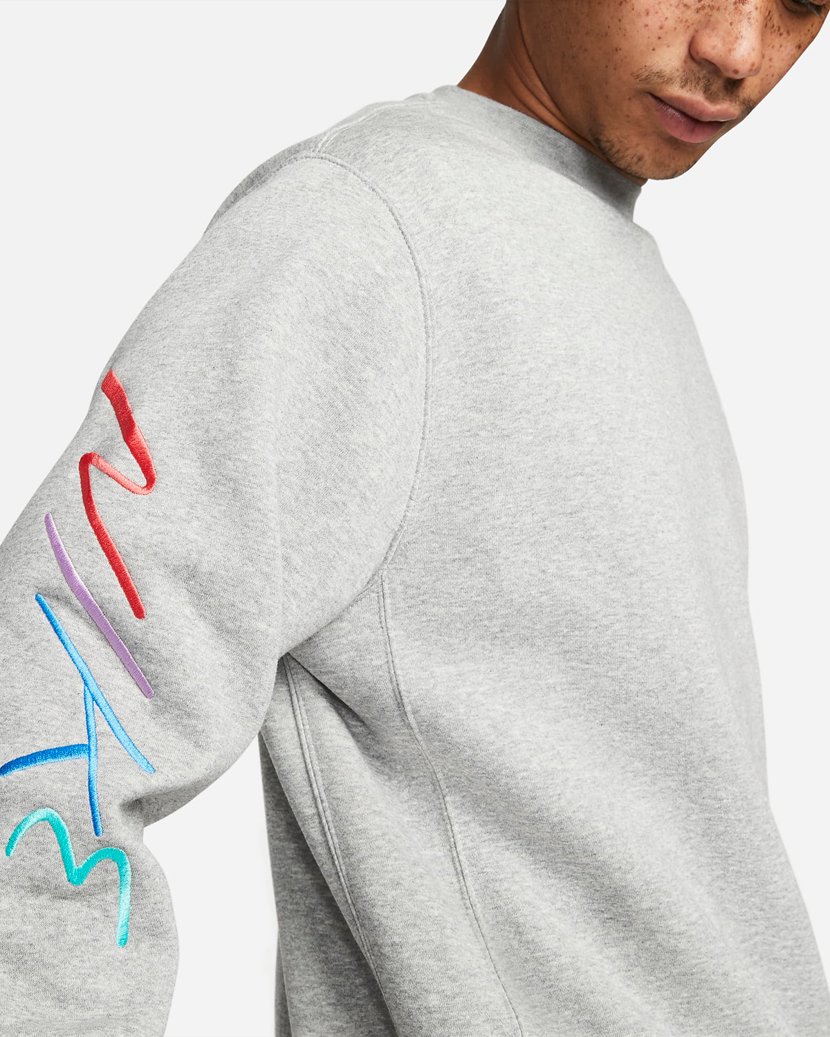 Nike-Club-Fleece-Graphic-Crew-Sweatshirt-Light-Smoke-Grey-2