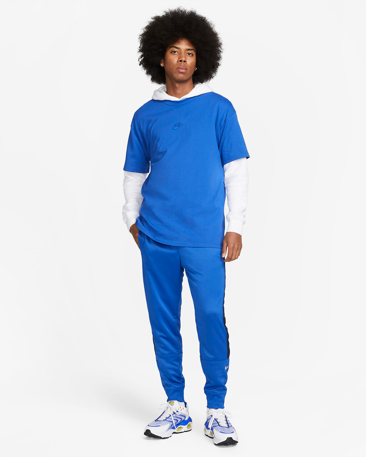 Nike-Sportswear-Premium-Essentials-T-Shirt-Game-Royal-Outfit