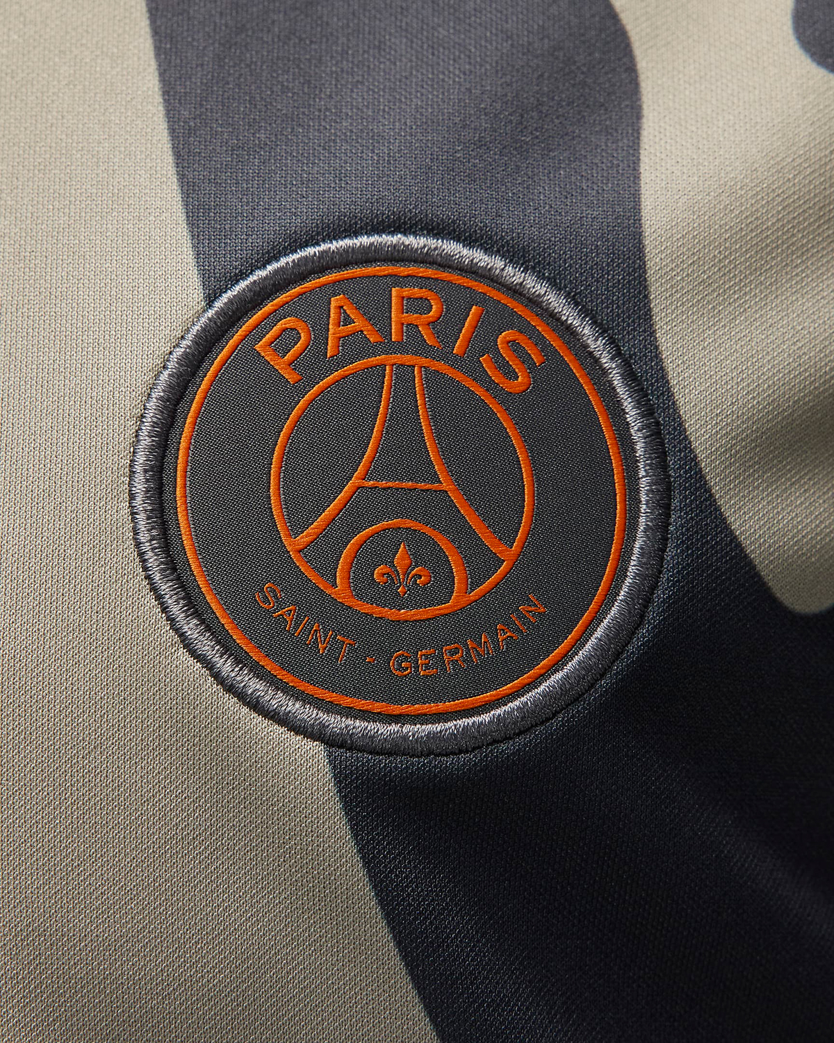 Air-Jordan-6-Low-PSG-Paris-Saint-Germain-Soccer-Shirt-3