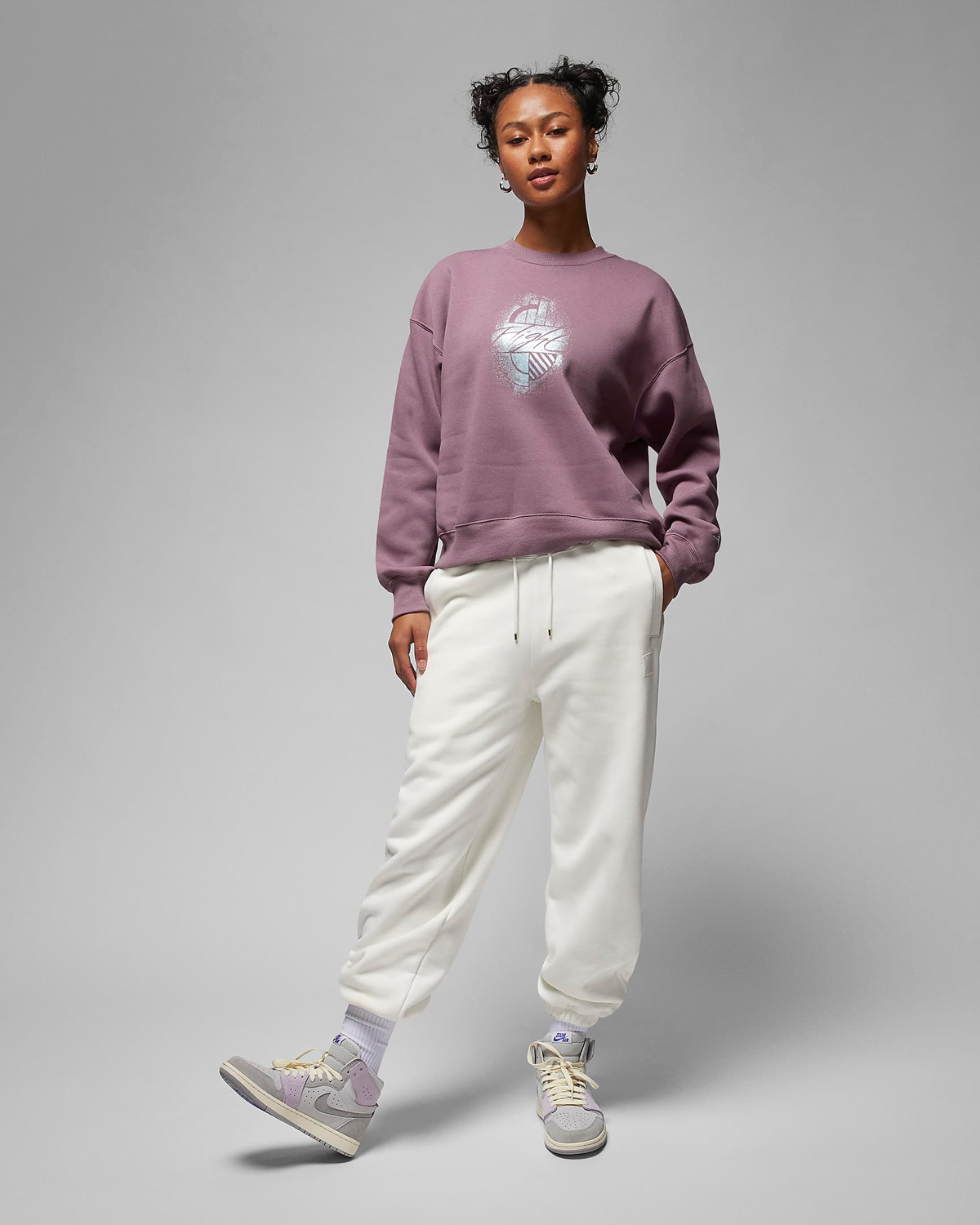 Jordan-Brooklyn-Fleece-Womens-Graphic-Sweatshirt-Sky-J-Mauve-Outfit