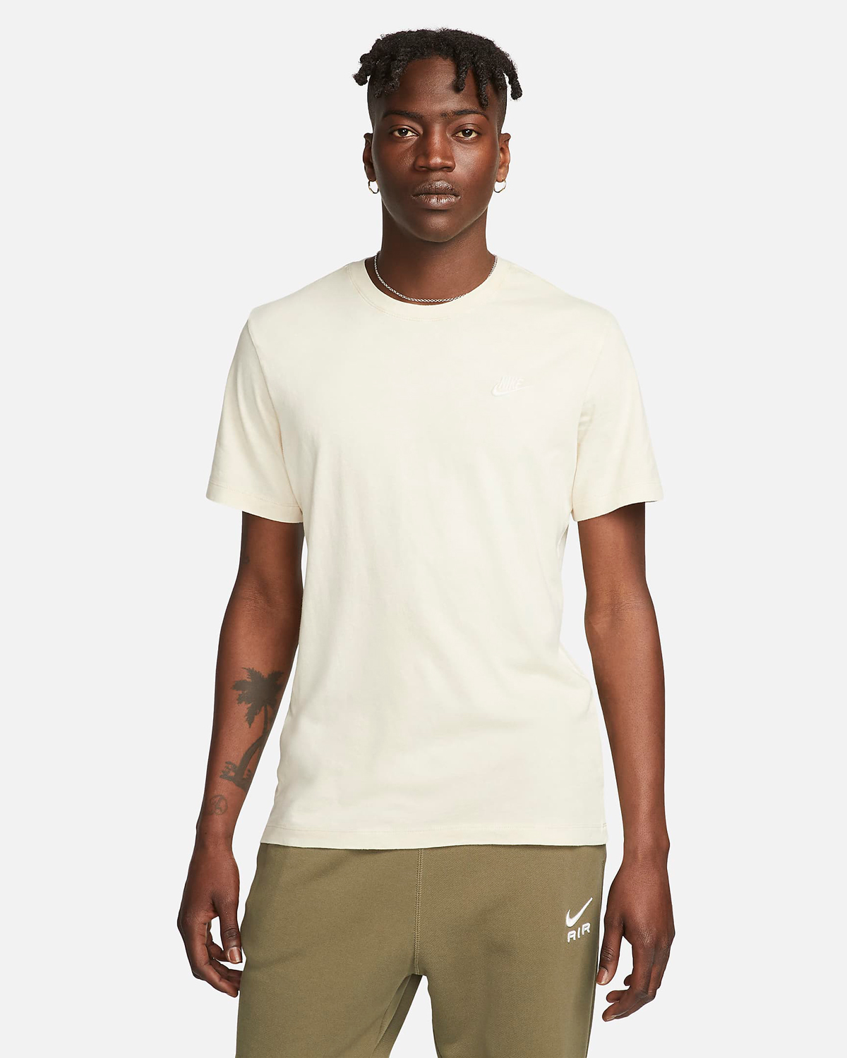 Nike-Sportswear-Club-T-Shirt-Sanddrift-1