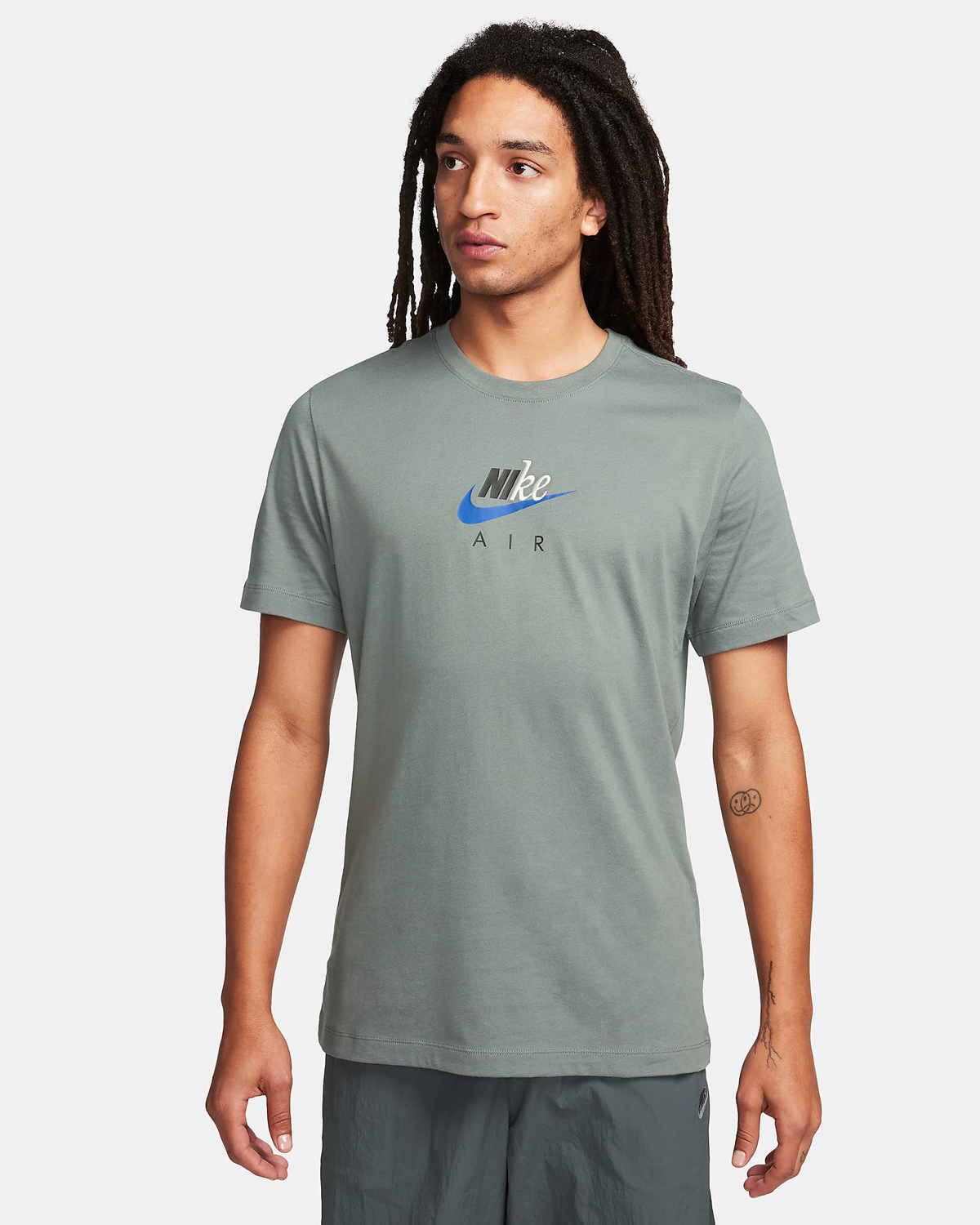 Nike-Sportswear-T-Shirt-Smoke-Grey-1