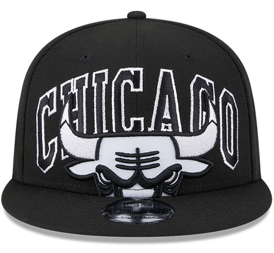 Chicago-Bulls-New-Era-Tip-Off-Black-White-Snapback-Hat-3