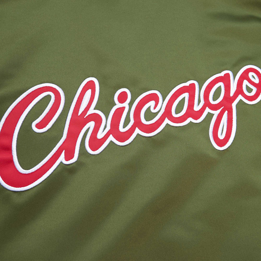 Chicago-Bulls-Olive-Satin-Jacket-Mitchell-and-Ness-4
