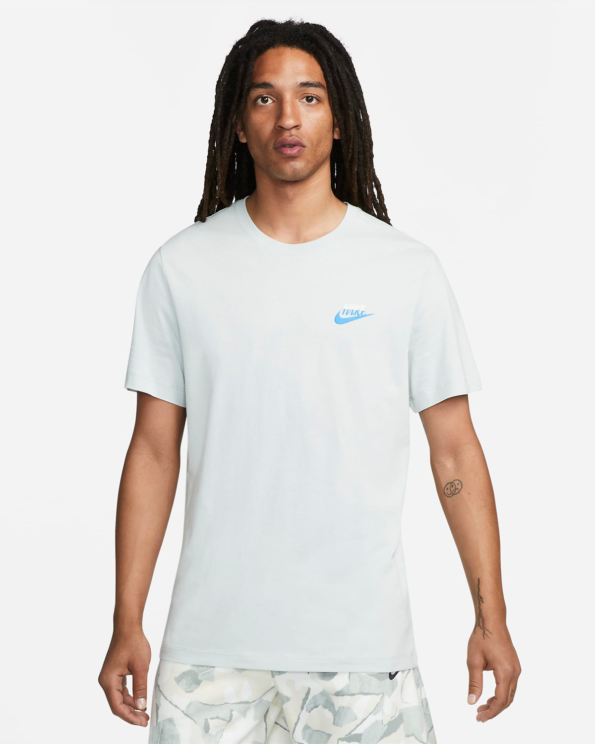 Nike-Sportswear-T-Shirt-Light-Silver-1