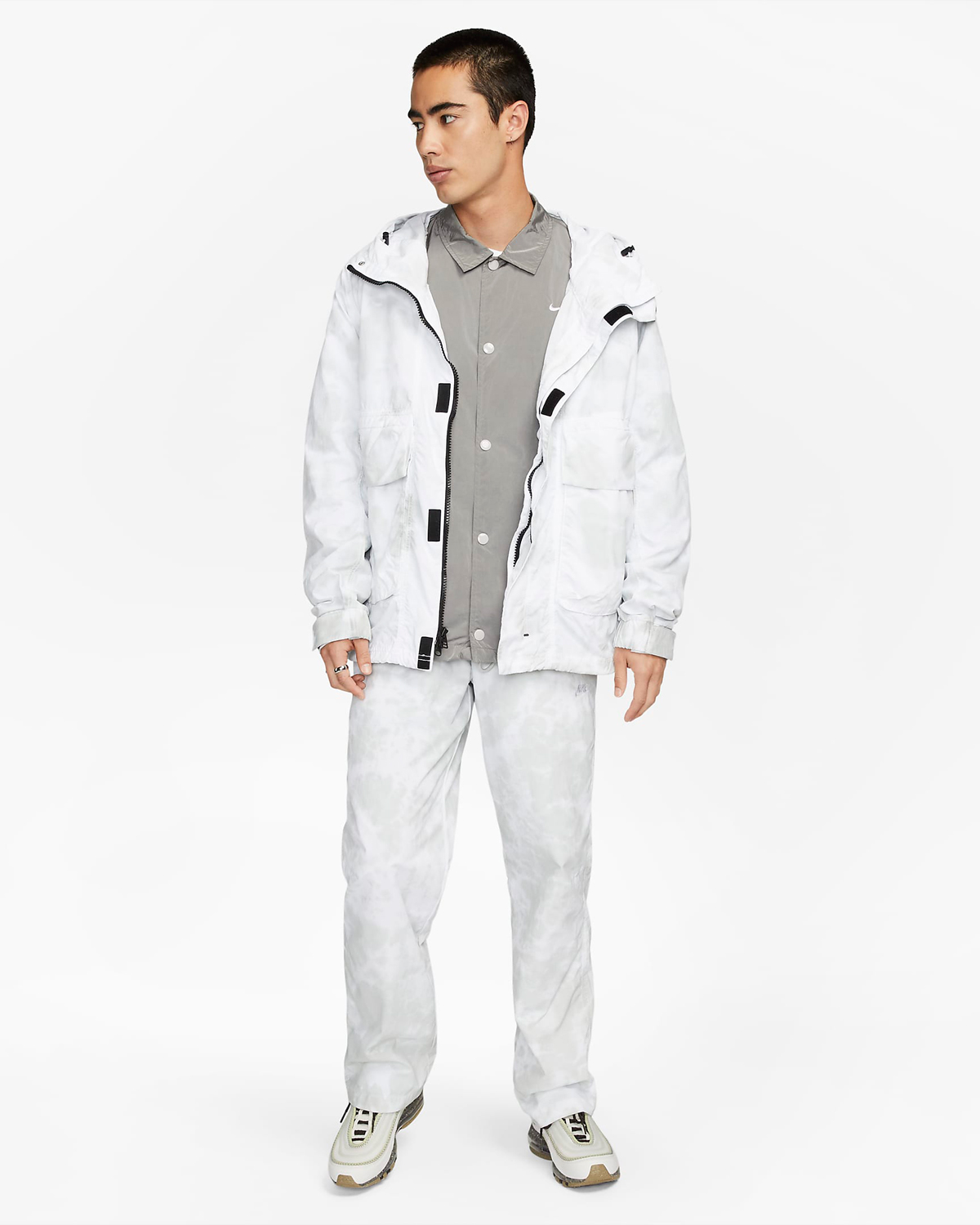 Nike-Sportswear-Tech-Pack-Hooded-Jacket-Light-Silver-Sneaker-Outfit