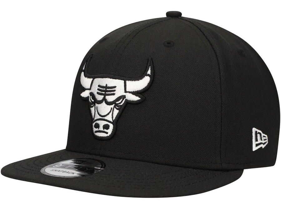 Chicago-Bulls-New-Era-Black-White-Snapback-Hat-1
