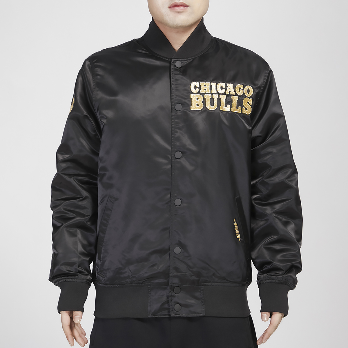 Chicago-Bulls-Pro-Standard-Black-Gold-Jacket-1