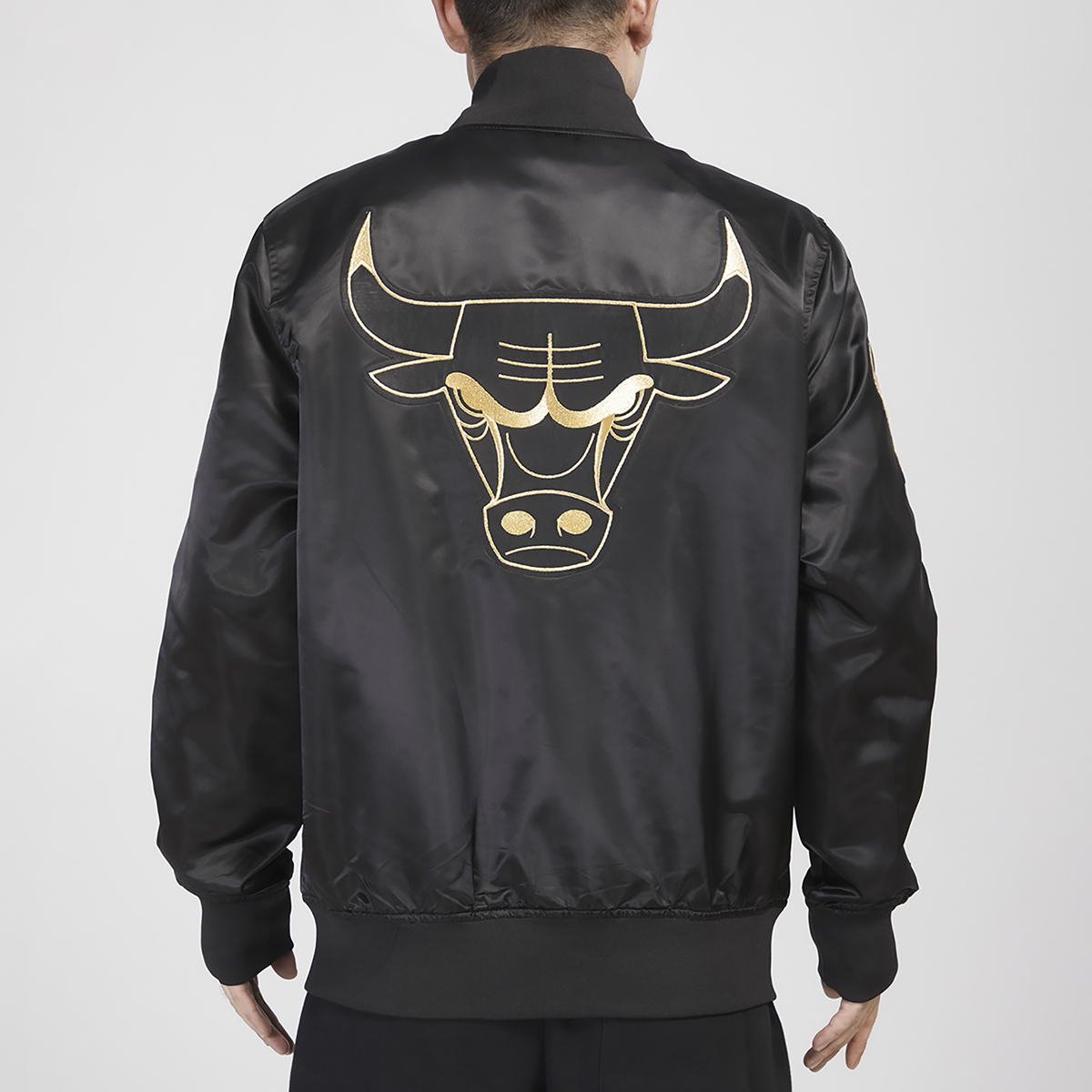 Chicago-Bulls-Pro-Standard-Black-Gold-Jacket-2
