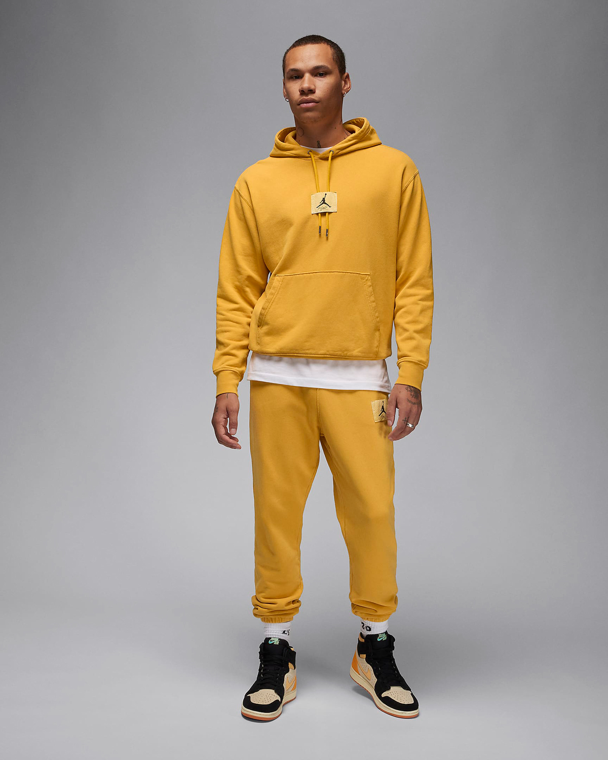Jordan-Essentials-Fleece-Washed-Hoodie-Pants-Yellow-Ochre-Sneaker-Outfit