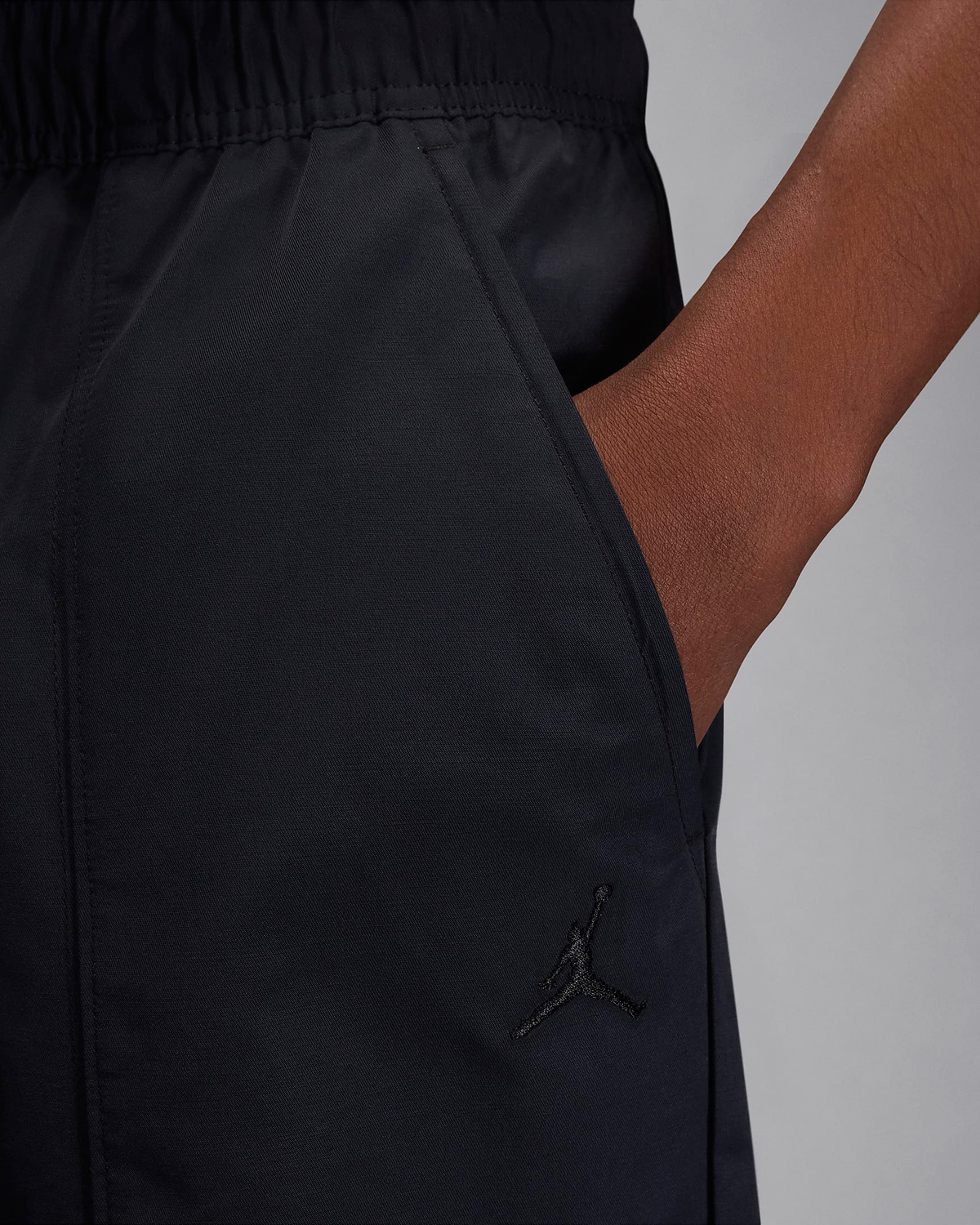 Jordan-Essentials-Woven-Shorts-Black-3