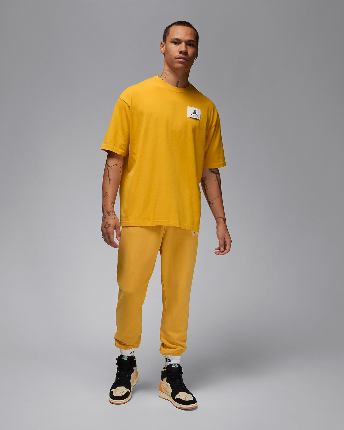 Jordan-Flight-Essentials-Oversized-T-Shirt-Yellow-Ochre-Sneaker-Outfit