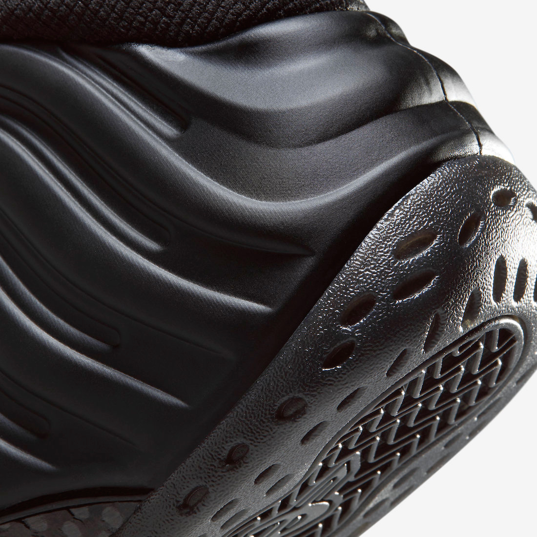Nike-Air-Foamposite-One-Anthracite-2023-Release-Date-8